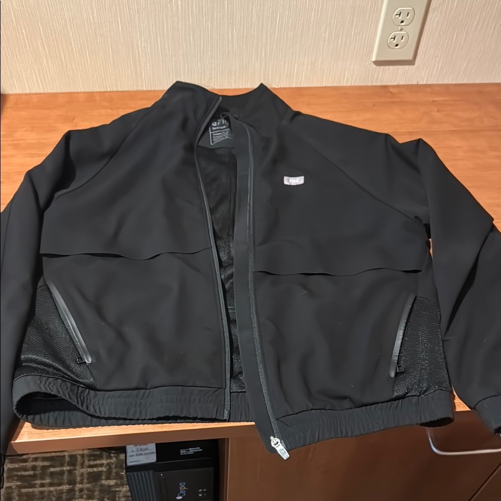 Figs women’s Sydney scrub jacket